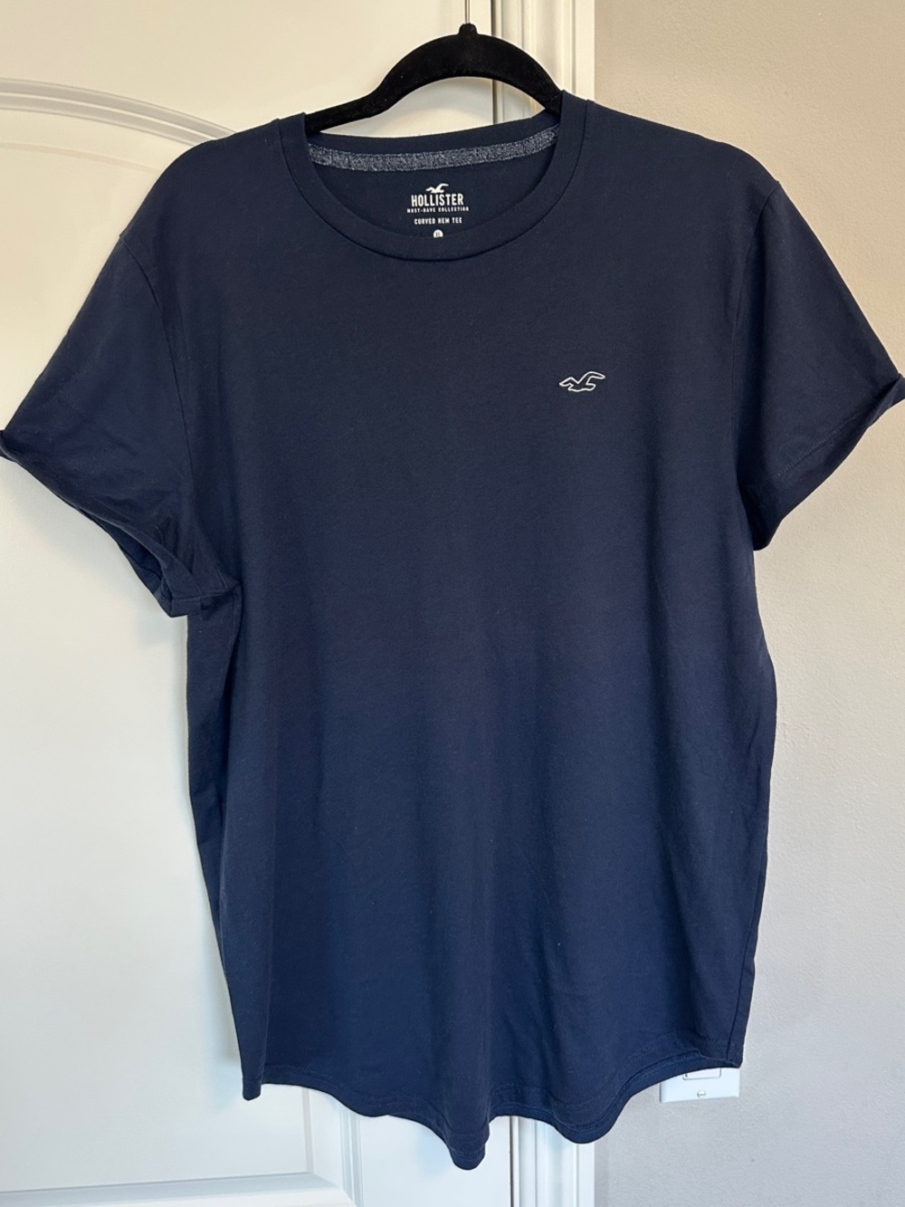 Hollister Men Dark Navy Short Sleeve Crew - Curve Hem Tee. Must Have Collection